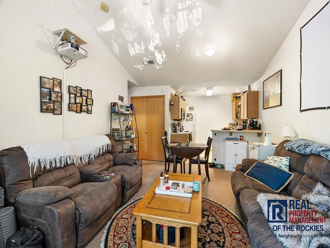 Building Photo - 2 Bed, 2 Bath Condo Near CSU!