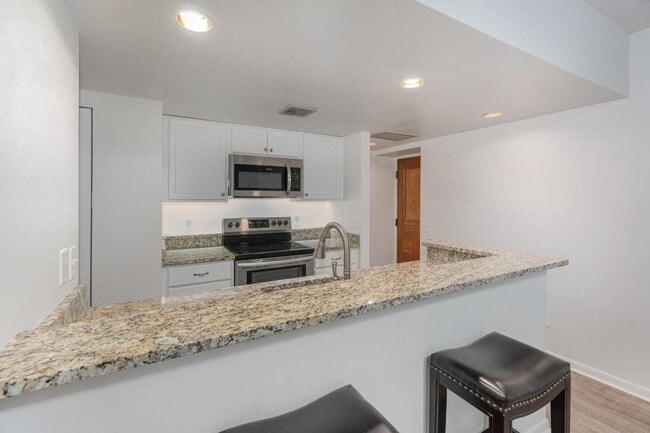 Building Photo - 133 W Locust St