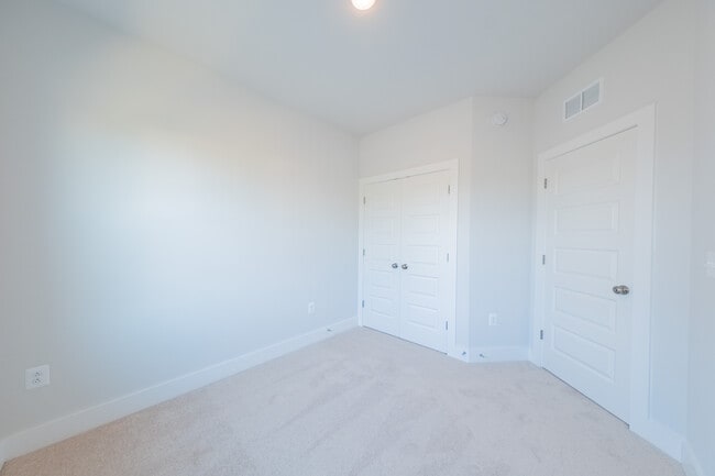 Building Photo - 3974 Springfield Rd