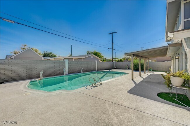 Building Photo - 5301 Westleigh Ave