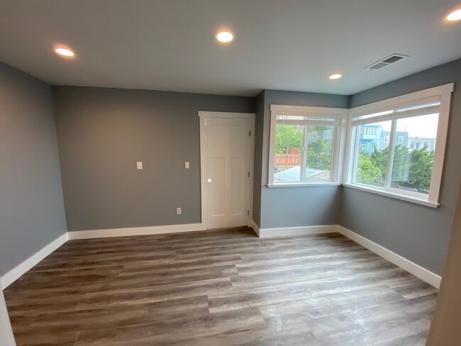 Building Photo - 265 Flournoy St