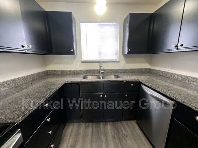 Building Photo - 19 Twin Oaks Dr