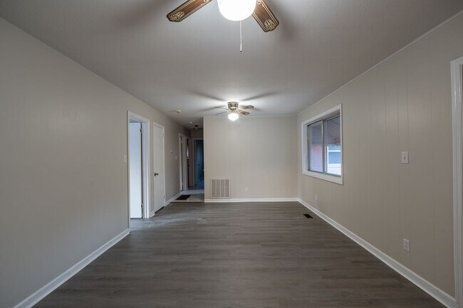 Building Photo - 3BD 2Bath