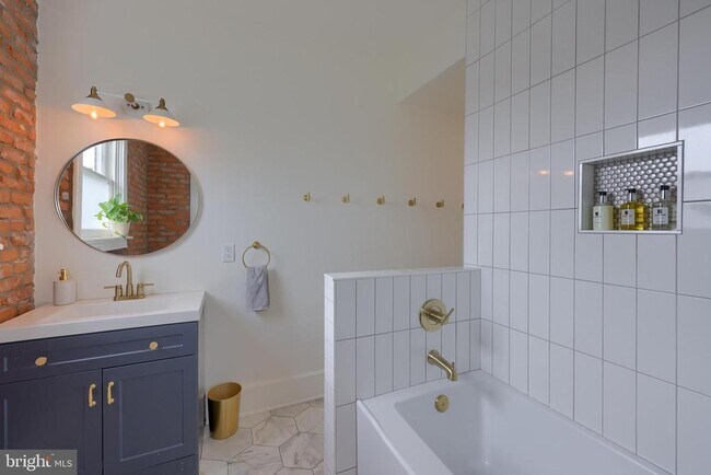 Building Photo - 136 E Harrisburg Ave