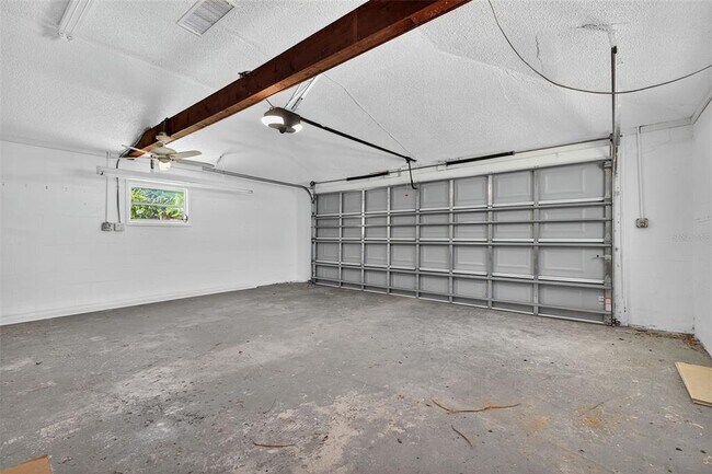 Building Photo - 516 W Davis Blvd