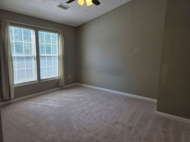 Building Photo - 705 Pine Drift Dr