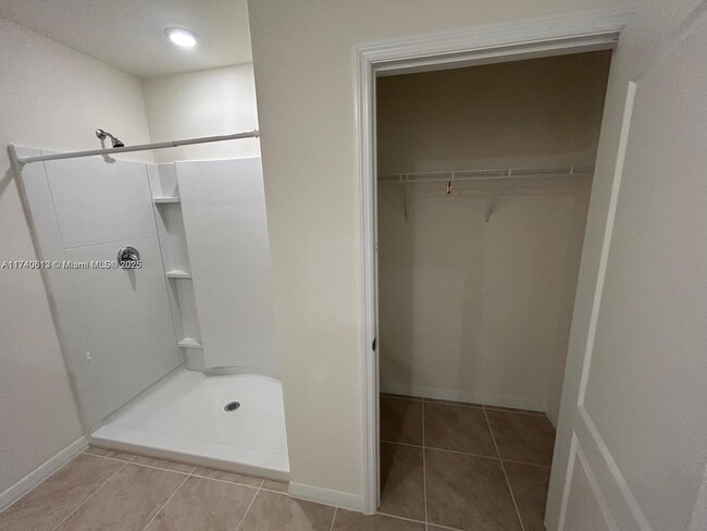 Building Photo - 3464 Sandalwood Dr