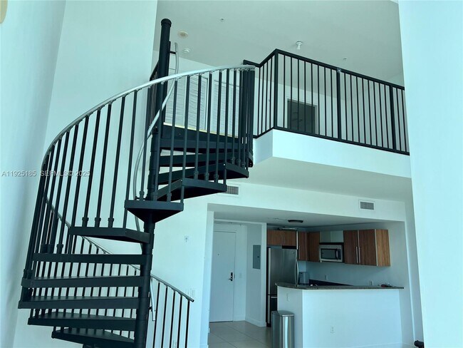 Building Photo - 300 S Biscayne Blvd