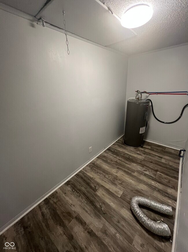 Building Photo - 2000 Indianapolis Rd