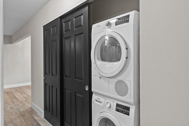 Building Photo - 341 W Pacific Ave