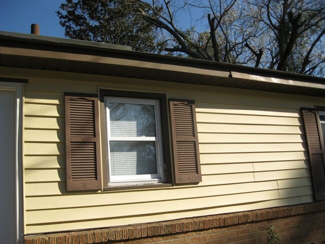 Building Photo - Cozy home