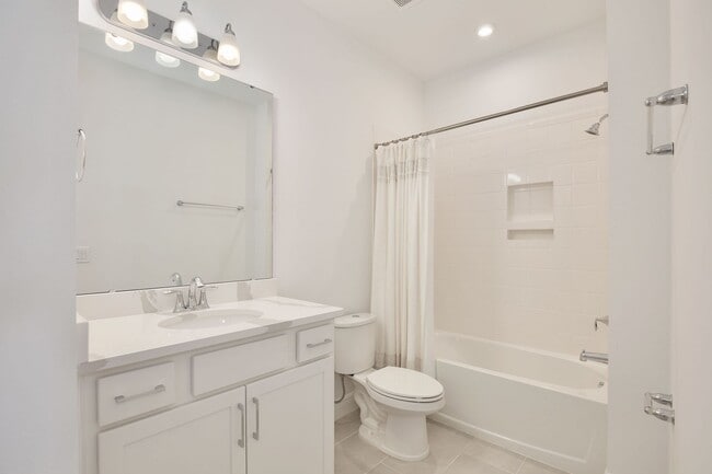 Building Photo - Stunning 3/2.5 Modern Townhome with a Priv...