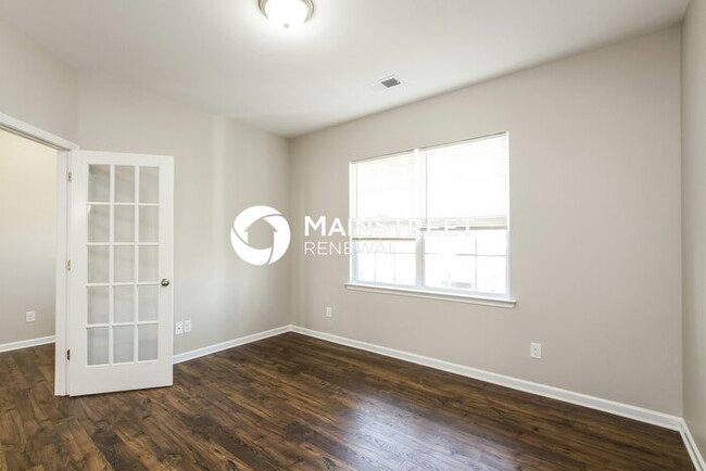 Building Photo - 174 King William Dr