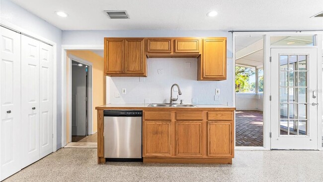 Building Photo - 6912 Alderwood Dr