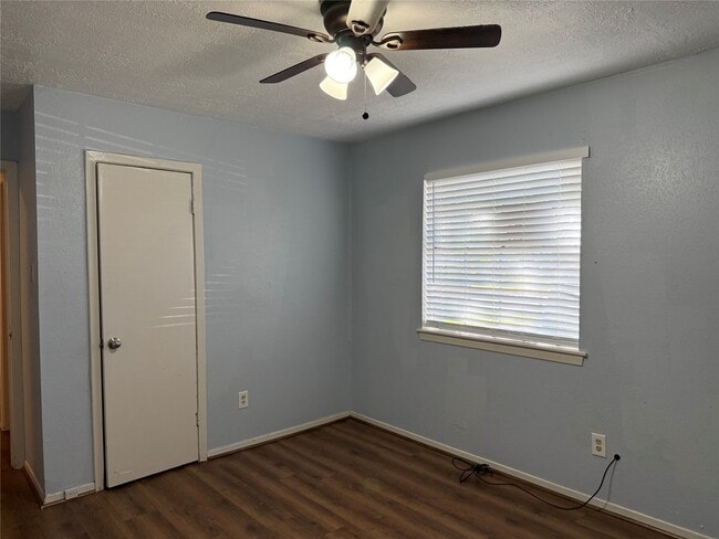 Building Photo - 3122 Trail Lake Dr