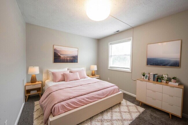 Building Photo - "Charming 2-Bed Haven with 1.5 Baths in Indianapolis – Cozy Living Awaits!"