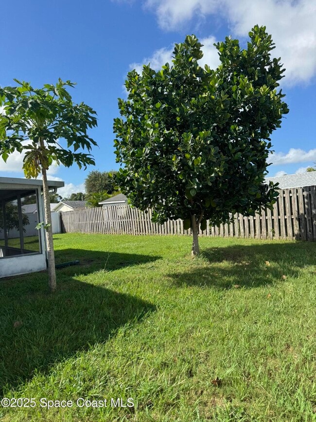 Building Photo - 2841 College View Dr