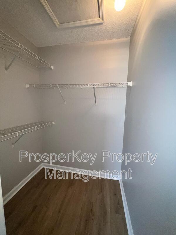 Building Photo - 6048 Buxton Dr