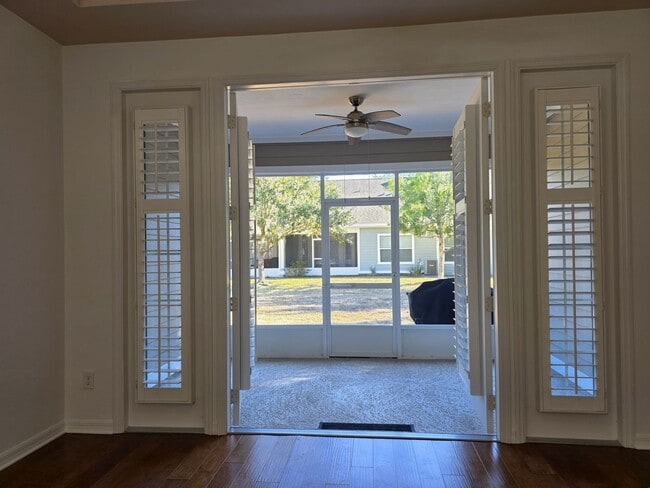 Building Photo - For rent 2 bedroom 2 bathroom 1 car garage condominium