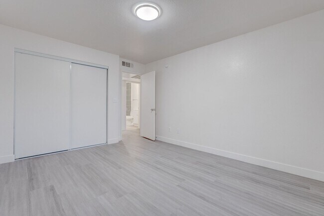 Building Photo - 3060 Tarpon