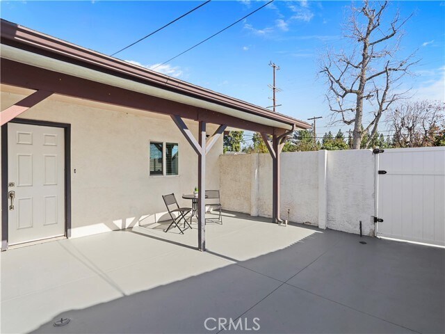 Building Photo - 15803 Chatsworth St