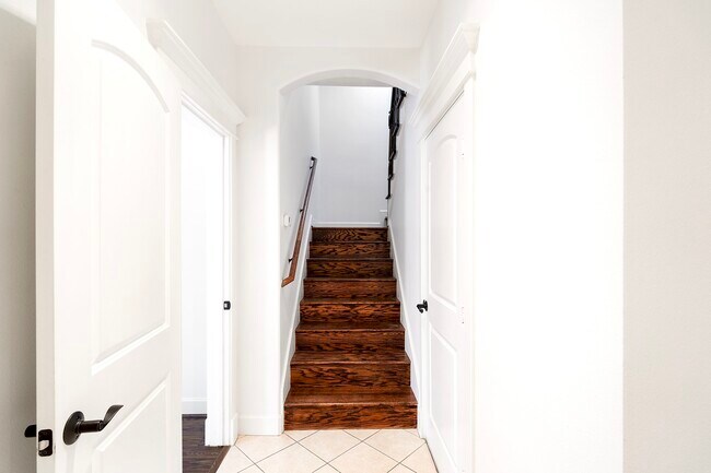 Building Photo - 612 W 27th St