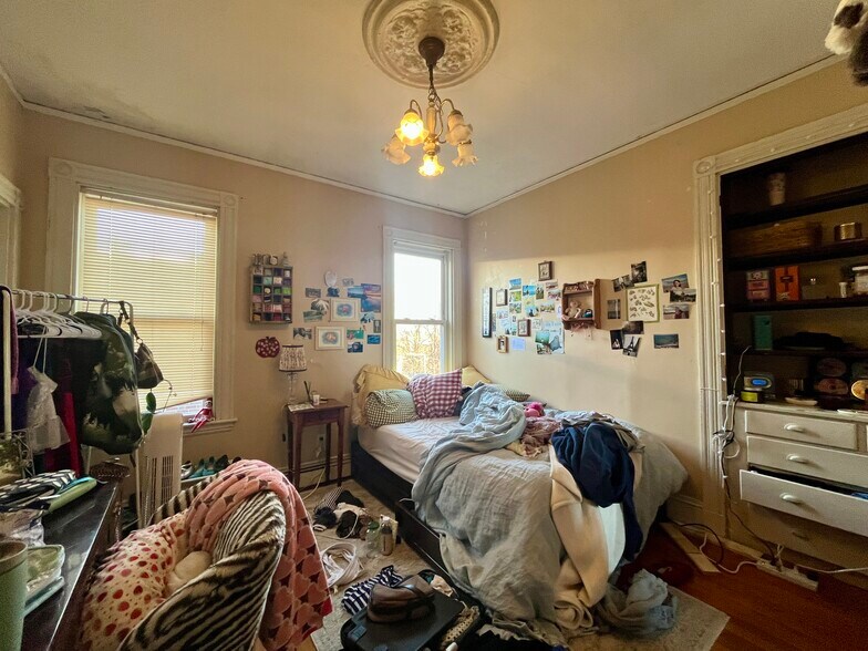 Building Photo - 803 Parker St