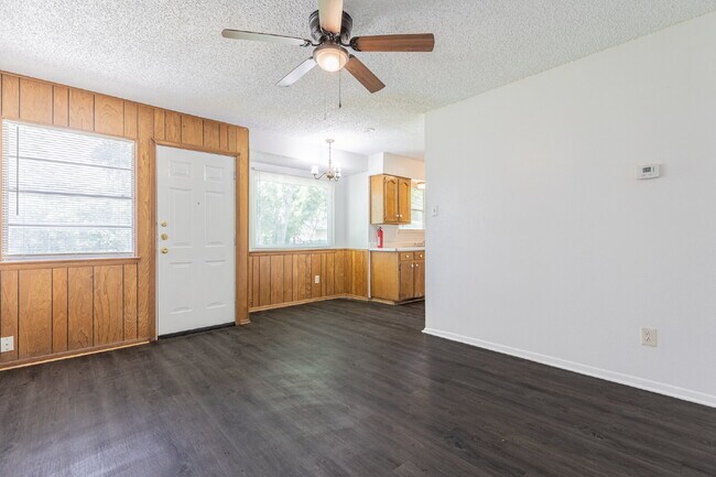 Building Photo - 4910 Tennyson Dr