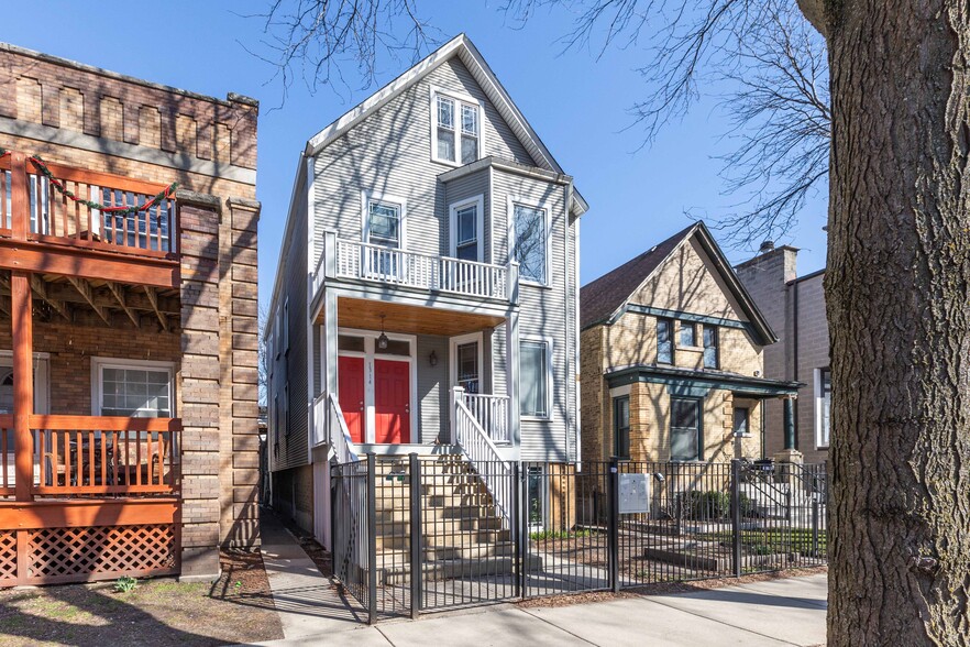 Building Photo - 1314 W Roscoe St