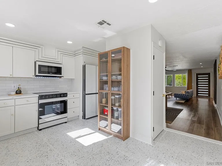 Building Photo - 53640 Avenida Rubio