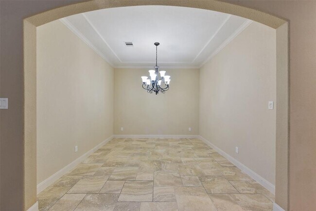 Building Photo - 23426 Millbrook Dr
