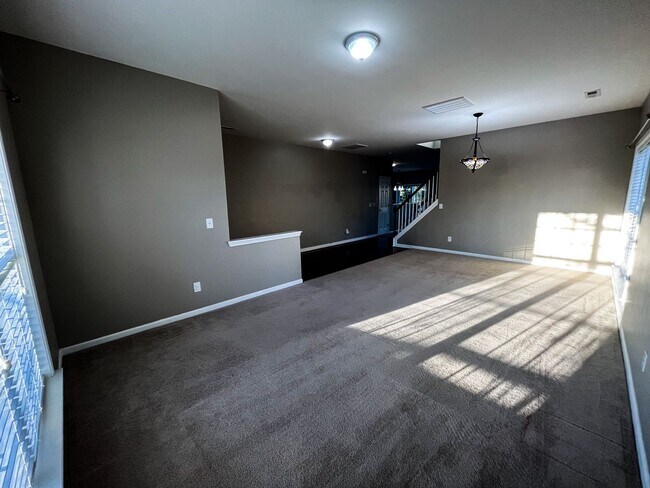 Building Photo - Gorgeous 4 Bedroom, 2 1/2 Bathroom Home in...