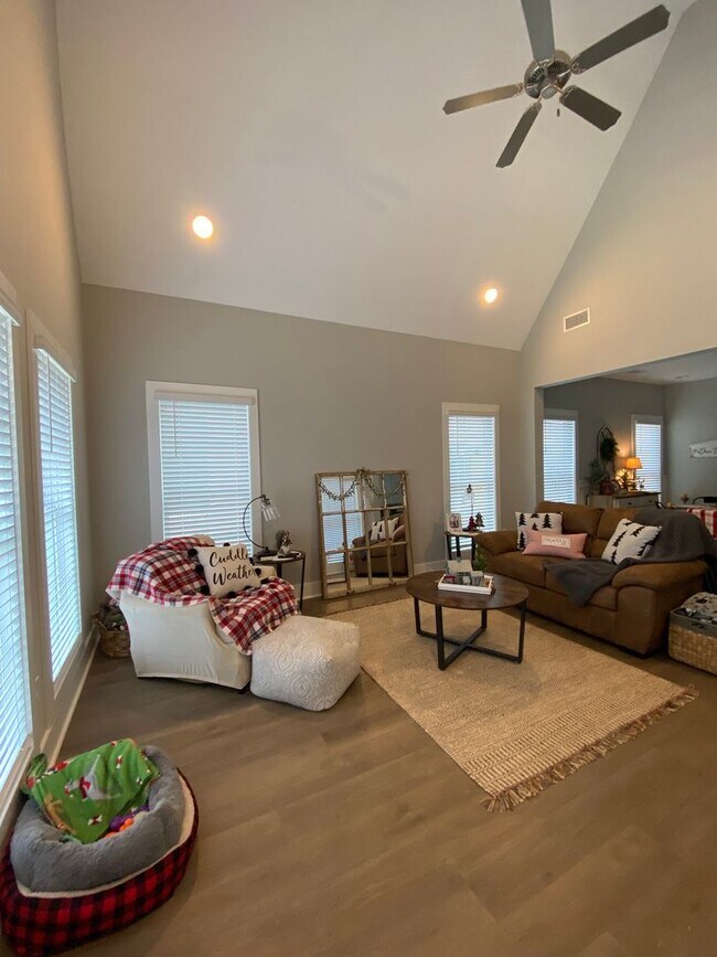 Building Photo - 1283 Burrow Cir