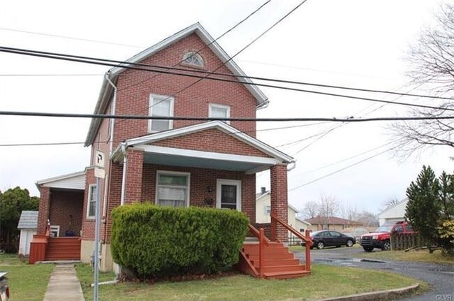 Primary Photo - 1332 Tweed Ave