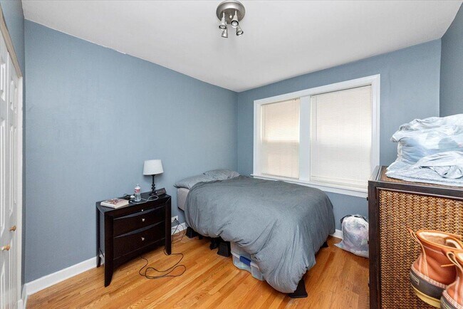 Building Photo - 2 bedroom in Chicago IL 60647