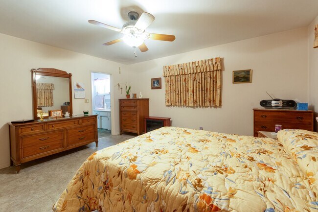 Building Photo - Lovely 3 bedroom Home!
