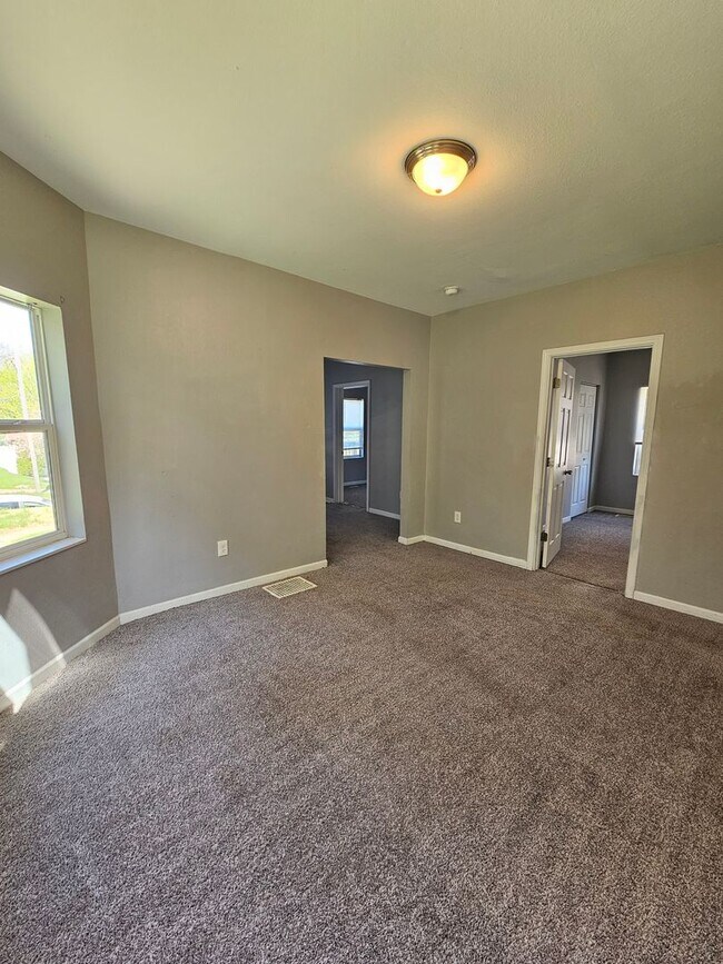 Building Photo - 1112 12th St.