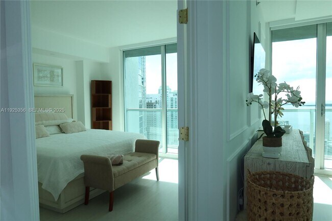 Building Photo - 500 Brickell Ave