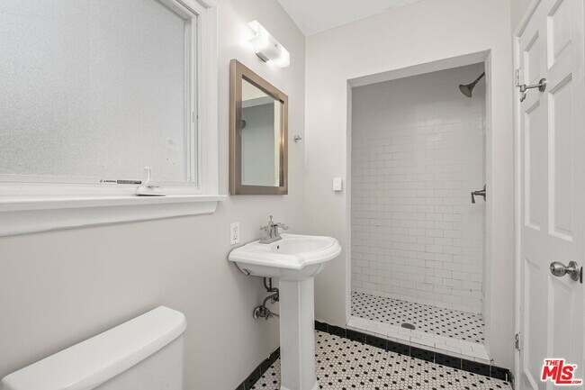 Building Photo - 15328 Vose St