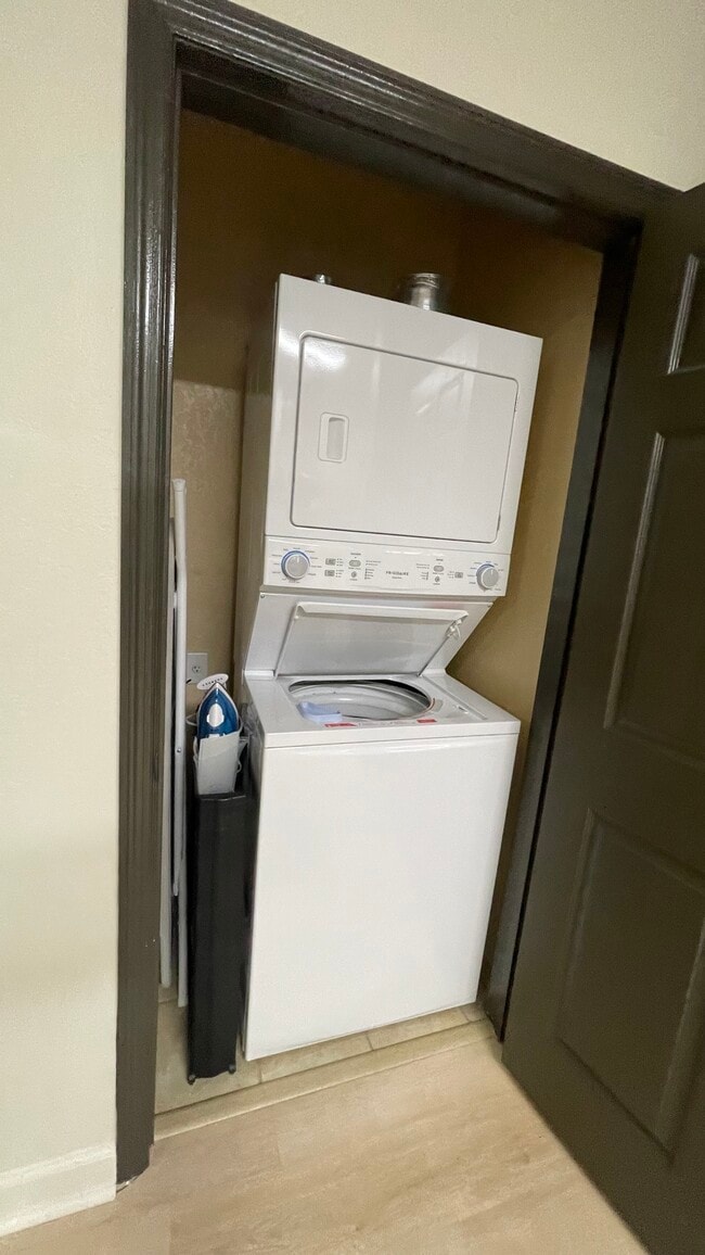 Building Photo - 3176 Feltrim Pl