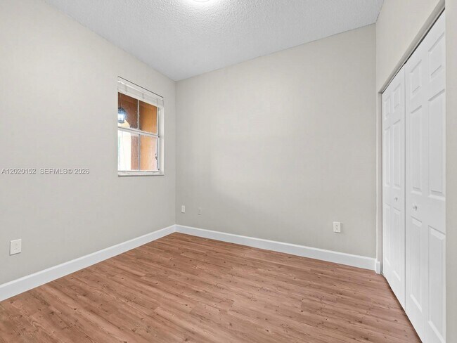 Building Photo - 1049 NE 42nd Pl