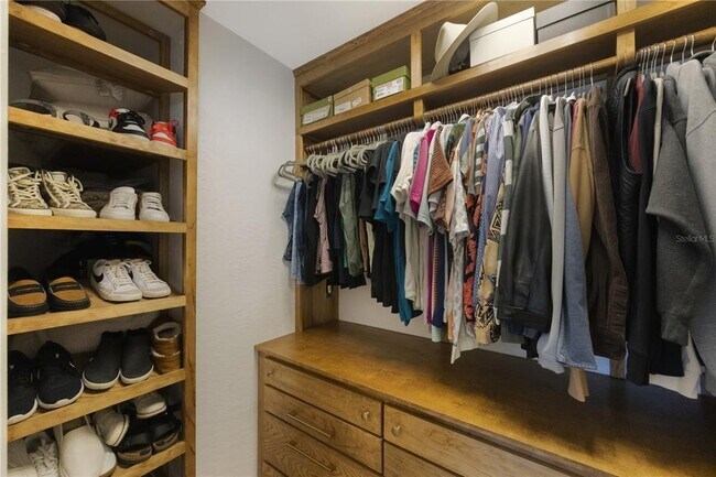 Building Photo - 702 Gray St S