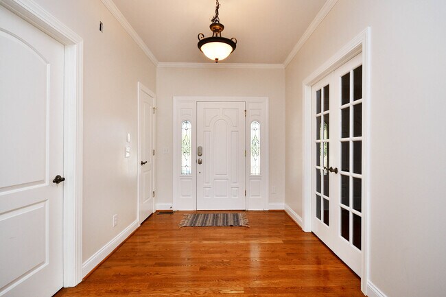 Building Photo - 400 Sunward Path