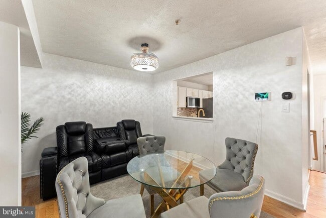 Building Photo - 2503 Lemontree Terrace