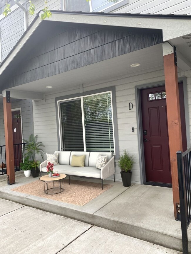Building Photo - Fresh Price Drop + Move-In Ready: Doesn't Get Any Better Than That!  Oh wait- How about Saving $1...