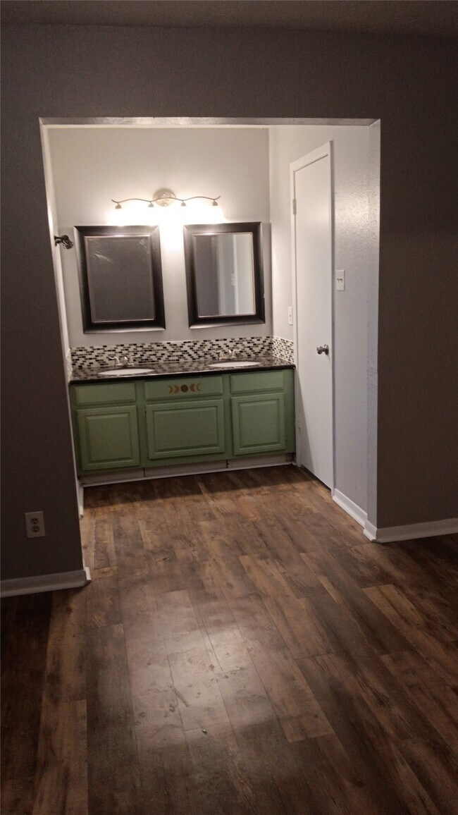 Building Photo - 7107 Briarfield Dr
