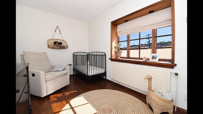 Building Photo - Beautiful single family home in Upper Holl...