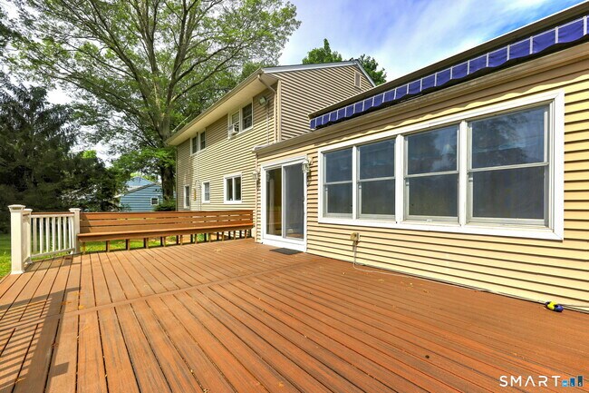 Building Photo - 352 Hitching Post Dr