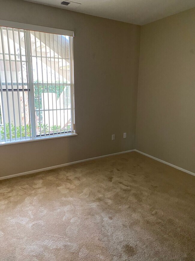 Building Photo - 2 Bed/2 Bath Condo in Martinique Complex -...