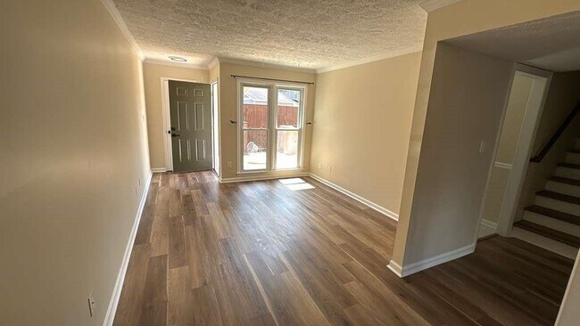 Building Photo - 5011 Meadow Ln